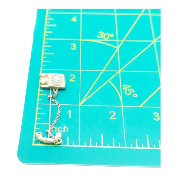 Avon Rotary Telephone Lapel Stick Pin Hanging Chain Gold Tone Vintage - Picture 4 of 4